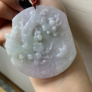本翡翠ペンダント　ミャンマー産　ラベンダー　緑　梅の花　スズメ 本翡翠ペンダント ミャンマー産 ラベンダー 緑 梅の花 スズメ