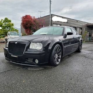 極上の人気の渋い黒の クライスラー 300C 左ハンドル 車検2...