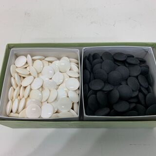 (210511)【70％値下げ】　囲碁セット（足付基盤、碁石、碁笥）の画像
