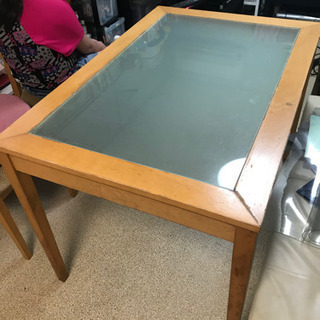 ダイニングテーブルの画像