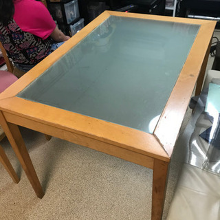 ダイニングテーブルの画像