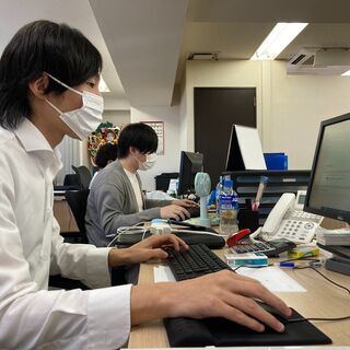 求む！最終学歴「中卒・高卒！」新宿の広告代理店＊社保完備＊完全週休2日制＊8時間勤務＊家族手当の画像