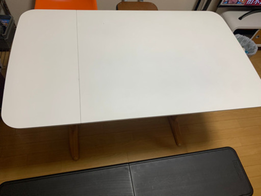 お譲り先決まりました。伸長式ダイニングテーブル　ホワイト