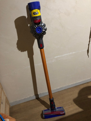 美品！Dyson コードレスクリーナー V8 Fluffy Extra SV10 FF EX
