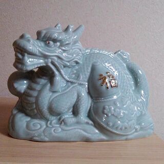 泡盛古酒 磁器＆陶器ボトル 2本セット（シーサー、龍）原酒 高度数 未開栓 ADの画像