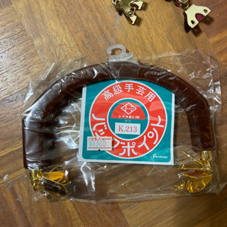 バッグの取手とファスナーの画像