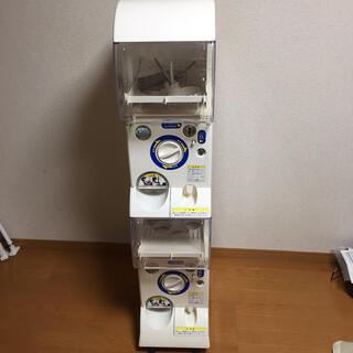 ガチャガチャとカプセル2種類付き ガチャガチャとカプセル2種類付き