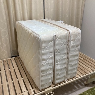 三つ折りポケットコイルマットレスの画像