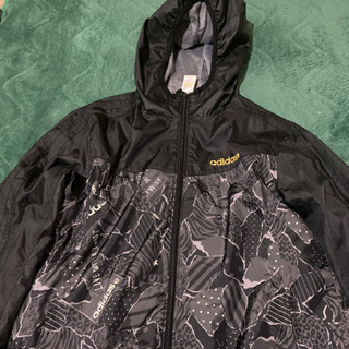 adidas ウェアの画像