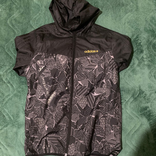 adidas ウェアの画像