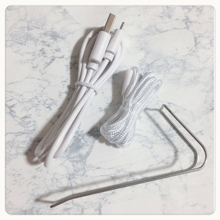 ꒰未使用꒱携帯用2wayミニ扇風機 白 小型ファン 首掛け 卓上 ハンディファンの画像