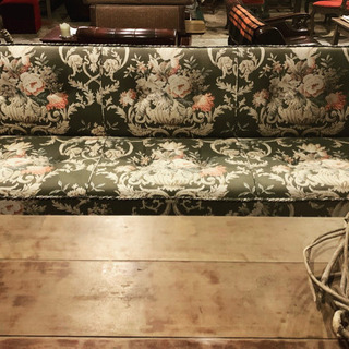 カリモク コロニアルシリーズ 花柄3人掛けソファー