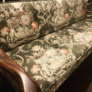 カリモク コロニアルシリーズ 花柄3人掛けソファー