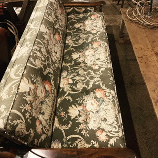 カリモク コロニアルシリーズ 花柄3人掛けソファー