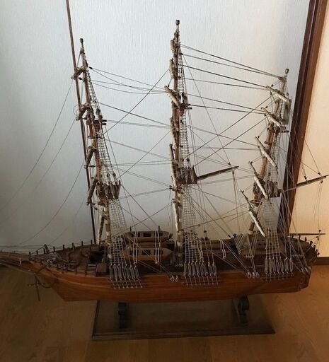 引越しにつき、大型の帆船模型 木製を売ります
