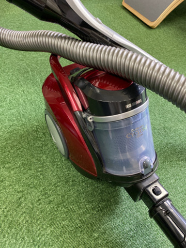 アイリスオオヤマ　掃除機　赤