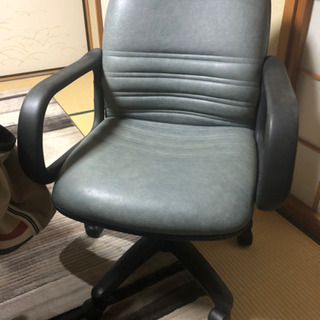 4つまとめ売りキャスターつき椅子の画像