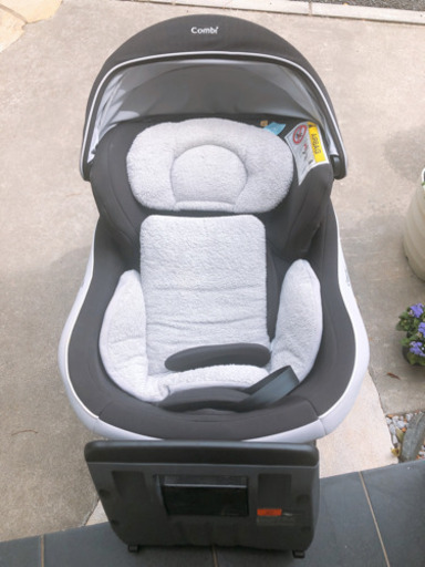 チャイルドシート　新生児　Combi 0-18Kg