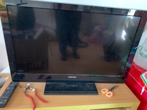 32インチ　REGZA テレビ　リモコンなし