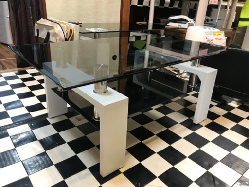【リサイクルサービス八光　田上店　配達・設置OK】ブラック　強化ガラス製ローテーブル