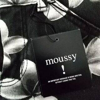 【新品】moussy マウジー　デニム　サイズ1 （150cmくらい）300円の画像