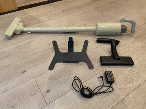 【中古売ります】±0 コードレス掃除機