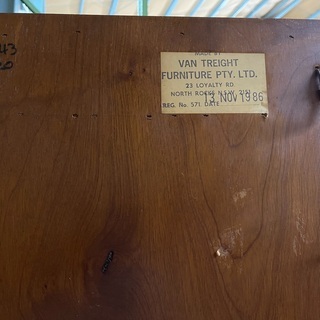 輸入家具　VAN TREIGHT 照明付　ガラスキャビネット　高級　中古の画像