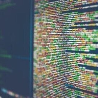 PHP（Laravel）経験者募集！少人数規模！テレワーク導入中...