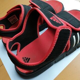 ★★　adidas 　黒&赤サンダル21cm 　★★の画像