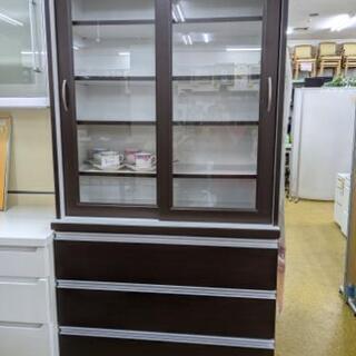 ★収納たっぷりな食器棚