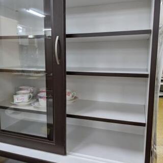 ★収納たっぷりな食器棚