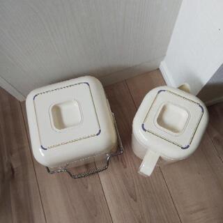 レトロな氷入れとポット アイスペールの画像