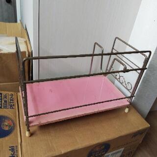 レトロな本棚の画像