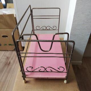 レトロな本棚の画像
