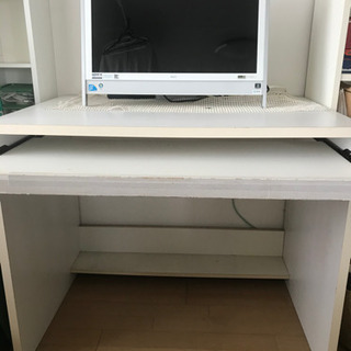 【6／18迄限定出品】シンプルデスク　机　PCデスク無料お譲りします