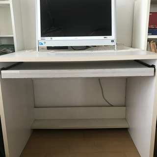 【6／18迄限定出品】シンプルデスク　机　PCデスク無料お譲りしますの画像