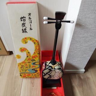 沖縄民芸品のオルゴール蛇皮線 の画像