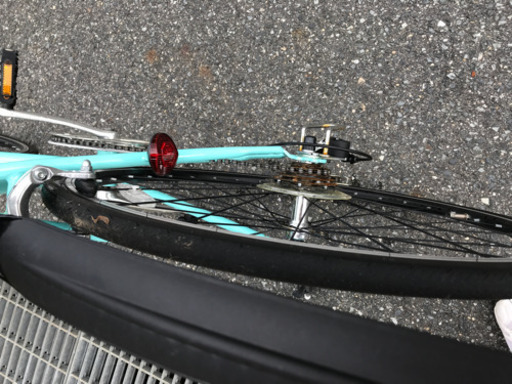 クロスバイク シマノ製6段変速 レボシフター フラットハンドルバー 自転車700Cx28Cタイヤ 前輪クイックレリース