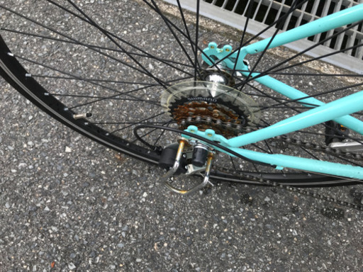 クロスバイク シマノ製6段変速 レボシフター フラットハンドルバー 自転車700Cx28Cタイヤ 前輪クイックレリース