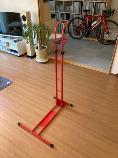 室内保管用スポーツバイクの縦置きスタンド　iWA(丸八工機)  A01V