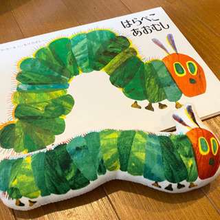 はらぺこあおむし　絵本　と　おまけ　プラ鈴いりおもちゃ