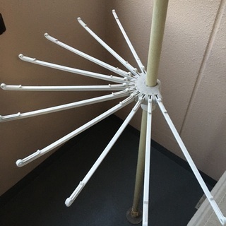突っ張りタイプの物干しセットの画像