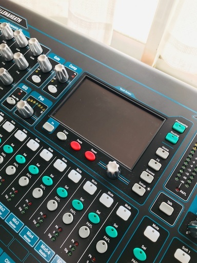 高音質 Allen & Heath QU-16 デジタルミキサー /純正キャリーバッグ、純正ライト付