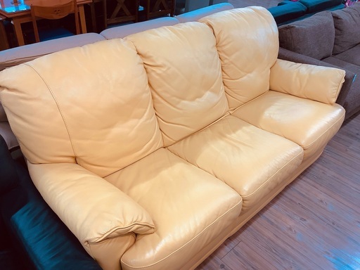 イエローカラーのレザーソファー入荷しました。【トレファク愛知蟹江】