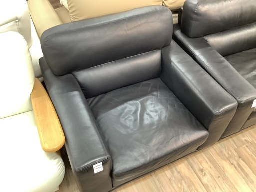 ブラックカラーのレザーソファー入荷しました。【トレファク愛知蟹江】