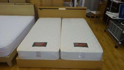 k250☆フランスベッド☆クイーンベッド☆マットレス＋フレーム☆照明＋収納＋コンセント☆マットレス展示品☆良品☆近隣配達、設置可能