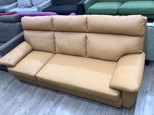 ベージュカラーのシンプルなレザーソファー入荷しました。【トレファク愛知蟹江】