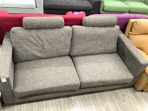 ヘッドレスト付き！！ライトブラウンのソファー入荷しました。【トレファク愛知蟹江】