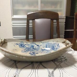 楕円形の器の画像