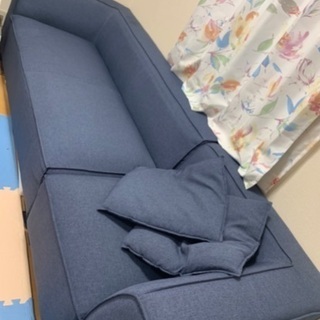 ニトリのソファーと付属品のクッション